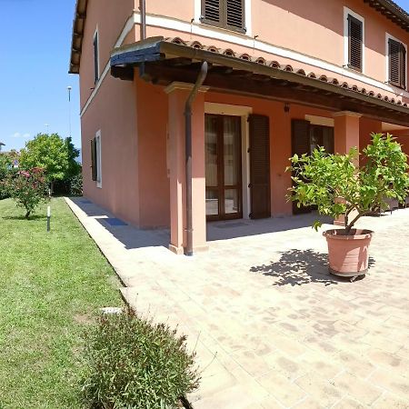 Casa Emilia - Appartamento Per Vacanze - Foligno Bagian luar foto